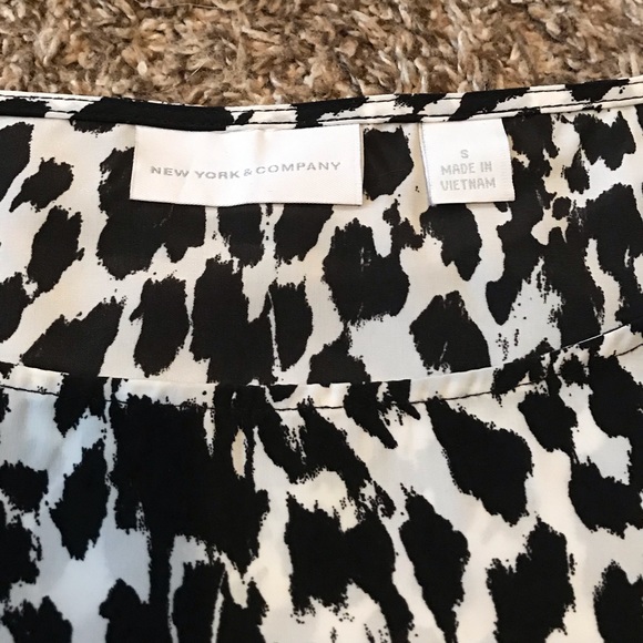 NY&Co Black&White Animal Print Blouse Size Small - Picture 2 of 3